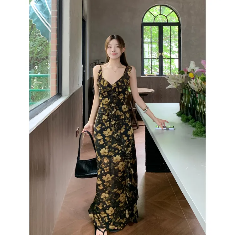 【玫瑰故事】法式复古气质碎花连衣裙女夏季显瘦吊带长裙裙子Y2701