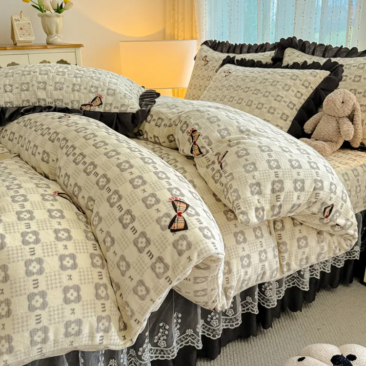2025热款双层蕾丝花边牛奶绒加厚印花床盖四件套床盖单件三件套