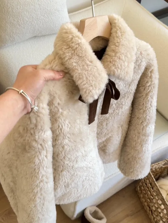 2025秋冬新款韩版宽松显瘦百搭法式蝴蝶翻领长袖毛毛外套女