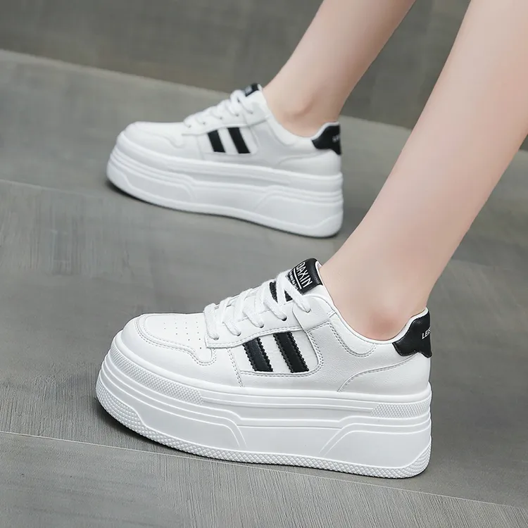 圆头休闲鞋女厚底春秋条纹时尚小白鞋2025冬季新款加绒保暖松糕鞋