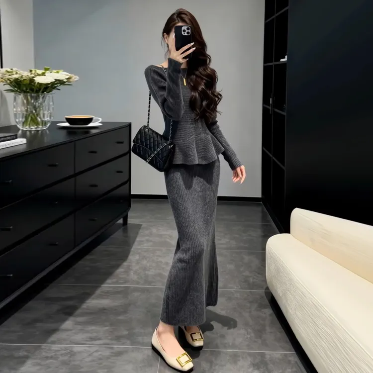 法式复古灰色收腰针织毛衣女款2025新款冬季穿搭重要场合漂亮套装