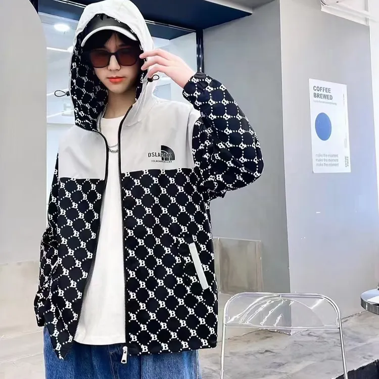 青少年连帽拉链衫春秋季字母B类风衣棋盘格时尚黑白外套
