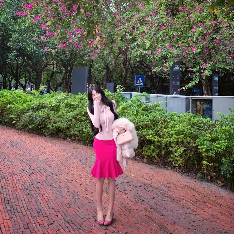 WW定制「淡颜芭蕾」显瘦包臀时尚甜美气质网红小众设计上衣半裙套装