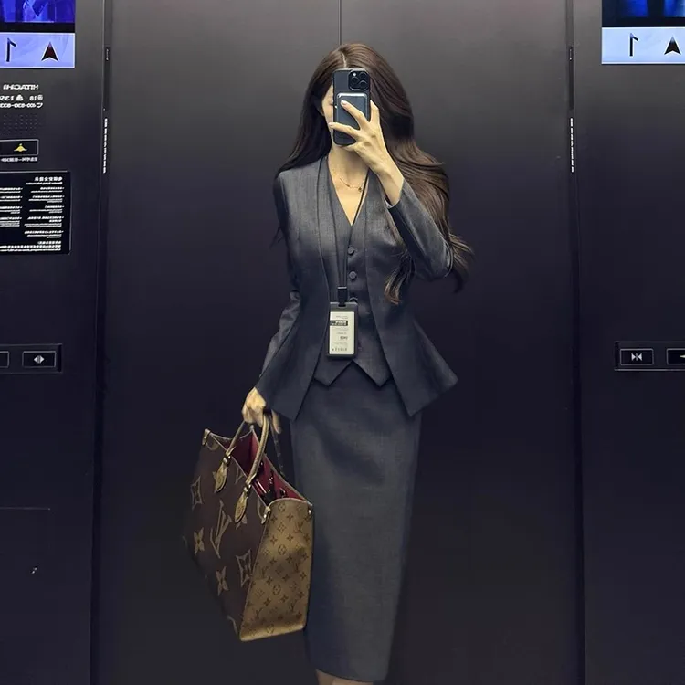 静奢风小西装通勤老钱风轻熟风职业西服马甲半身包臀时尚时尚套装