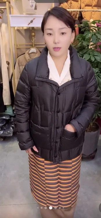 （时尚服装店）轻薄羽绒服女短款时尚保暖外套