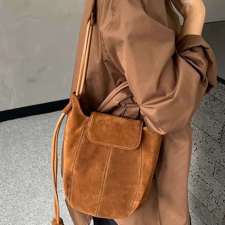 时尚感高级磨砂软质牛皮斜挎马鞍包慵懒风欧货单肩腋下包