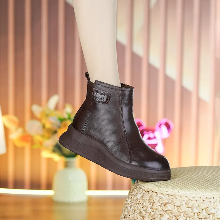 6165新秋冬头层牛皮圆头短靴女舒适防滑底皮毛一体加厚保暖马丁靴