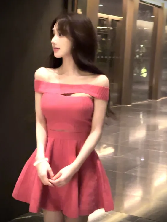 WW定制「春日序曲」夏季纯欲时尚轻奢拼接短款斜肩修身显瘦上衣半裙