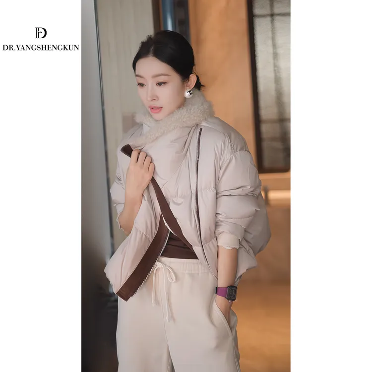 杨圣坤2025冬季新品90鹅绒翻领短款皮毛一体毛领羽绒服EY25101007