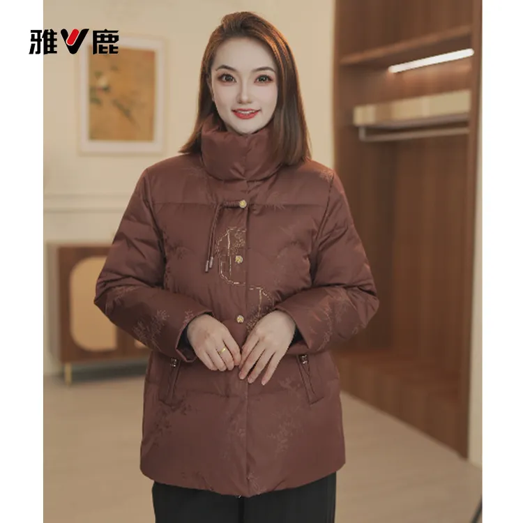 雅鹿正品妈妈冬装洋气短款鹅绒服2025新款立领加厚中老年防寒外套