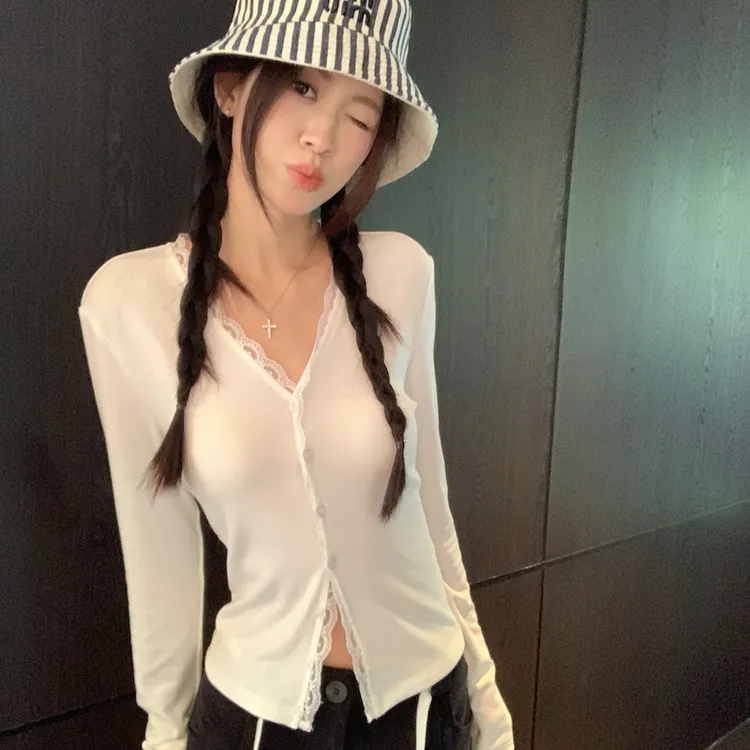 实拍2025年早秋季新款韩版气质女士蕾丝花边软糯通勤修身开衫T恤