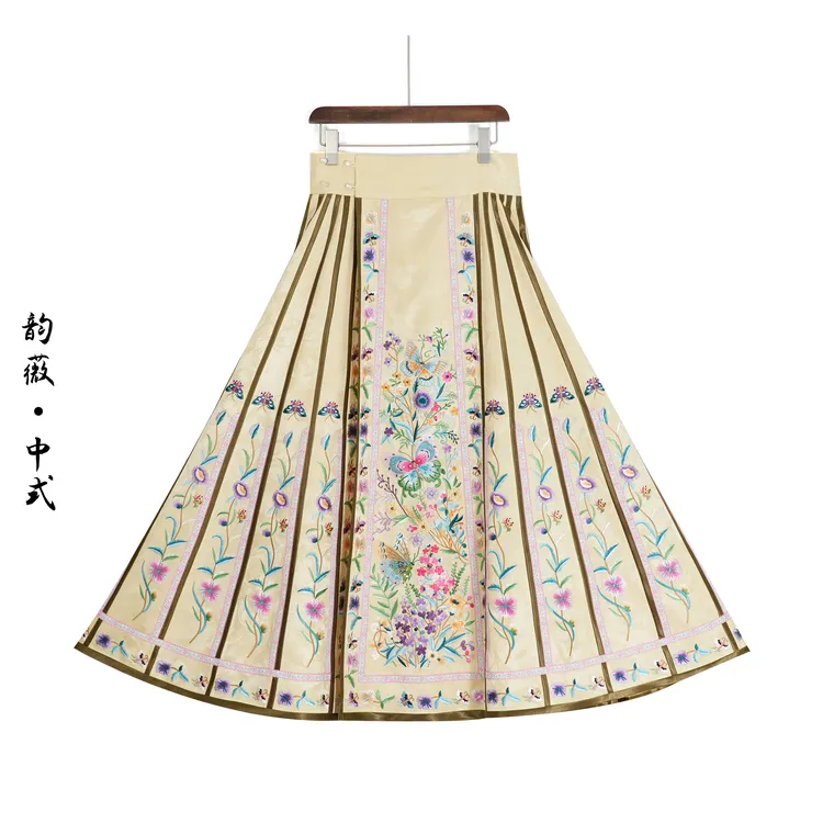 《秘密花园》26片重工刺绣复古古风古装中国风一片式马面裙