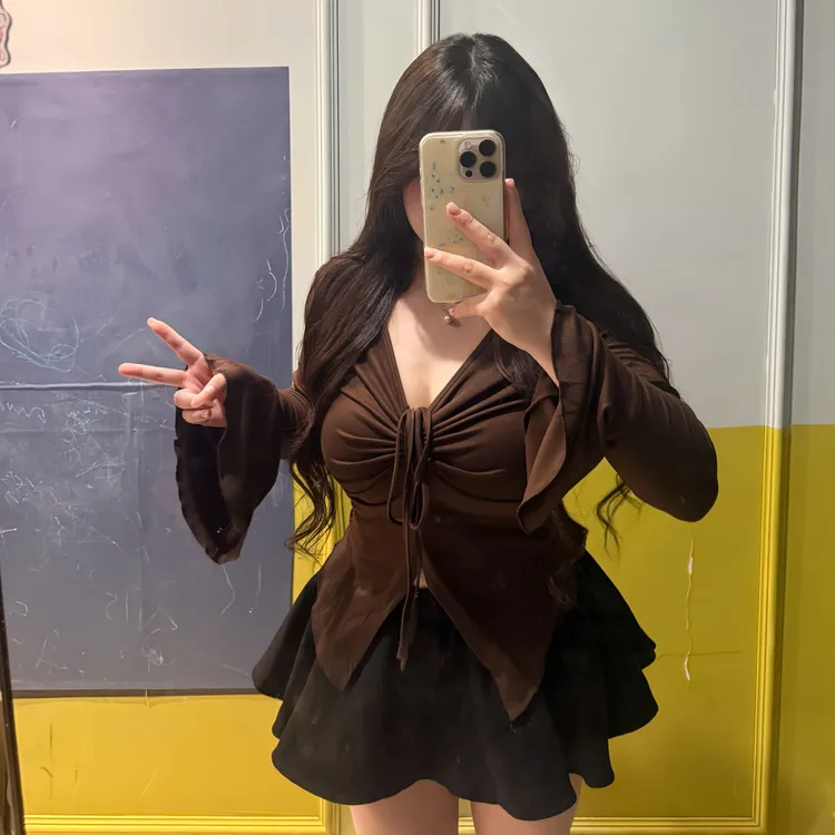 初秋独特别致性感v领锁骨挂脖短款上衣