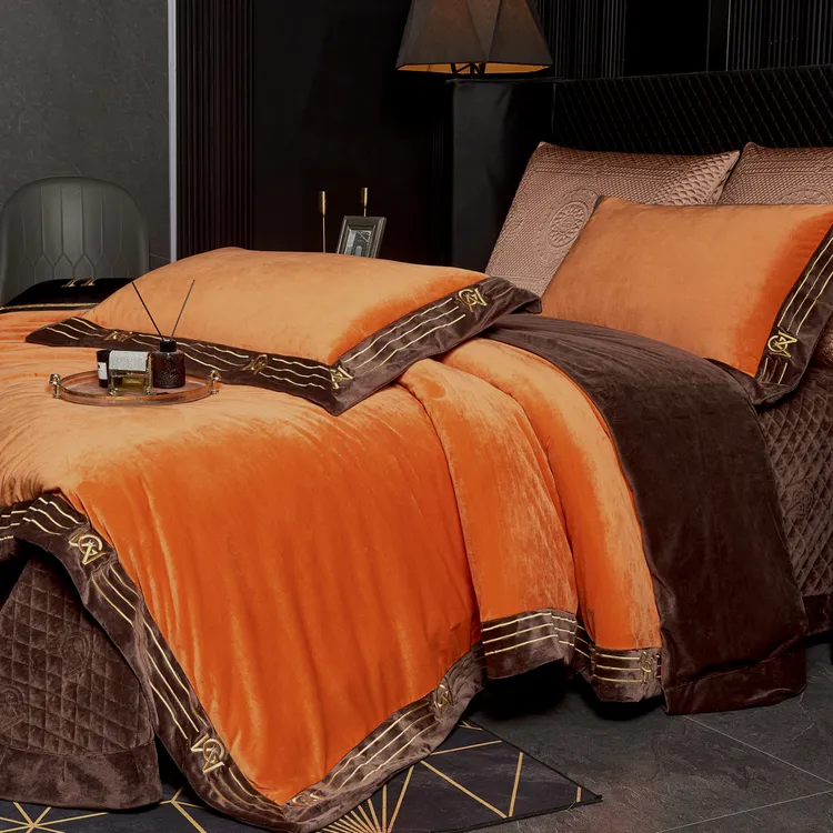 金丝绣-【意式别墅简约款】雪尼尔绒床盖款高定刺绣云感保暖四件套