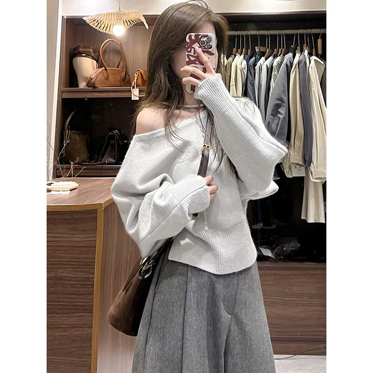 新款浅灰色斜肩毛衣女春秋冬修身显瘦设计感别致百搭针织衫潮