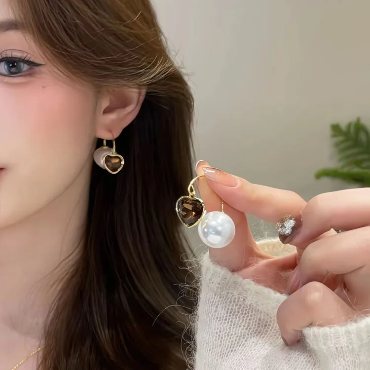 法式时尚咖色爱心珠珠耳环小众设计款两戴耳坠新款高级感轻奢耳饰