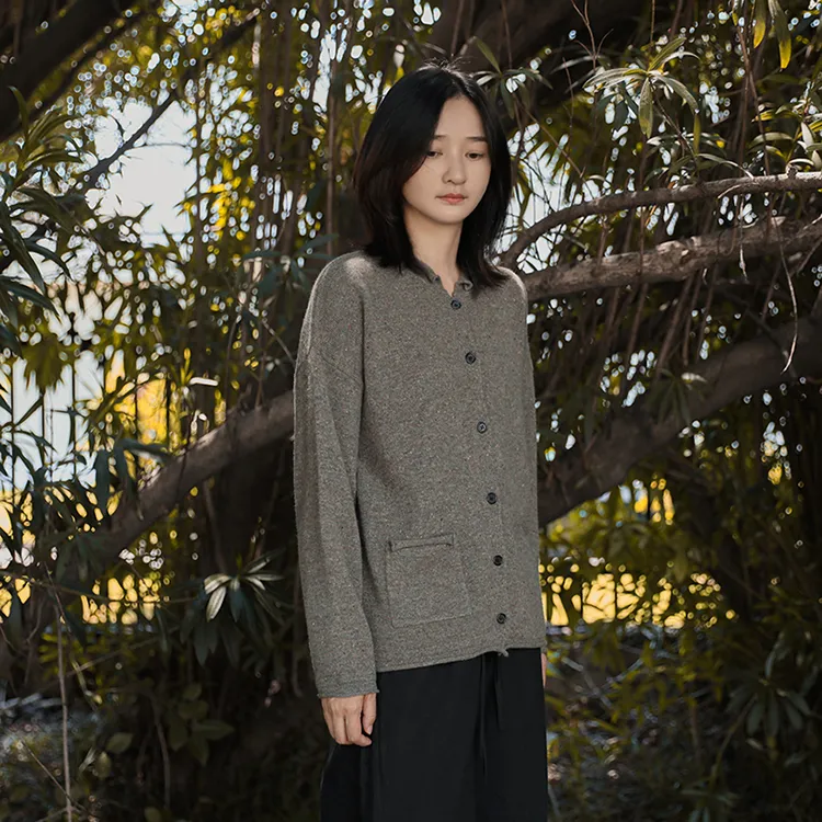 尘染·全羊毛花式纱·开衫女2025秋季新款宽松休闲长袖减龄针织衫
