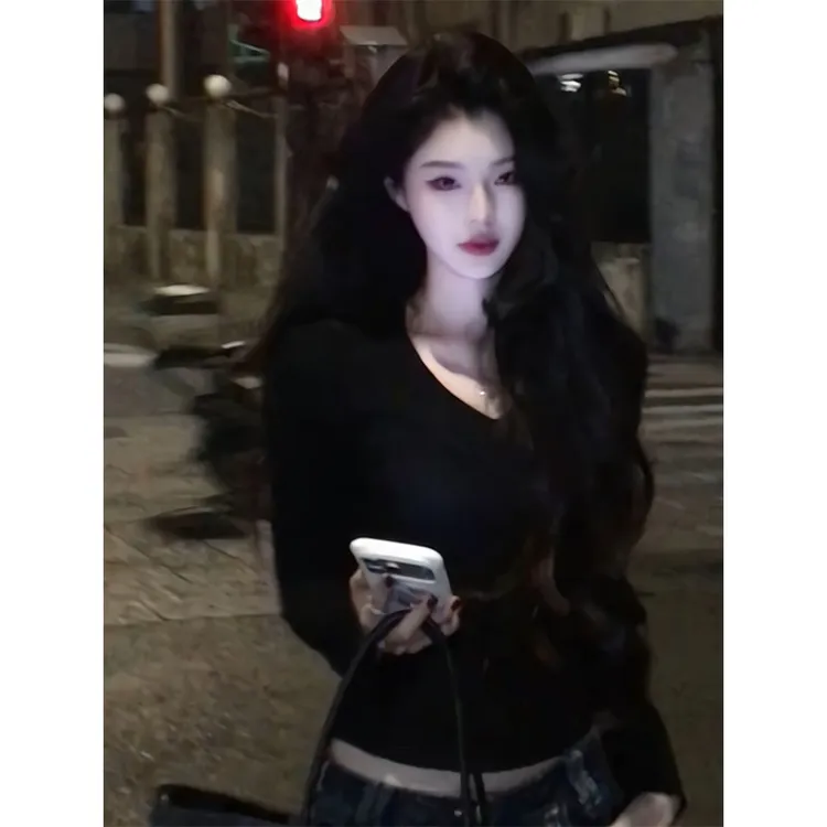 v领黑色打底衫内搭长袖上衣女冬高级感针织衫辣妹修身微喇牛仔裤