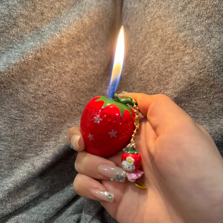 新款小草莓Kitty创意打火机可爱卡通明火可充气男女友礼物
