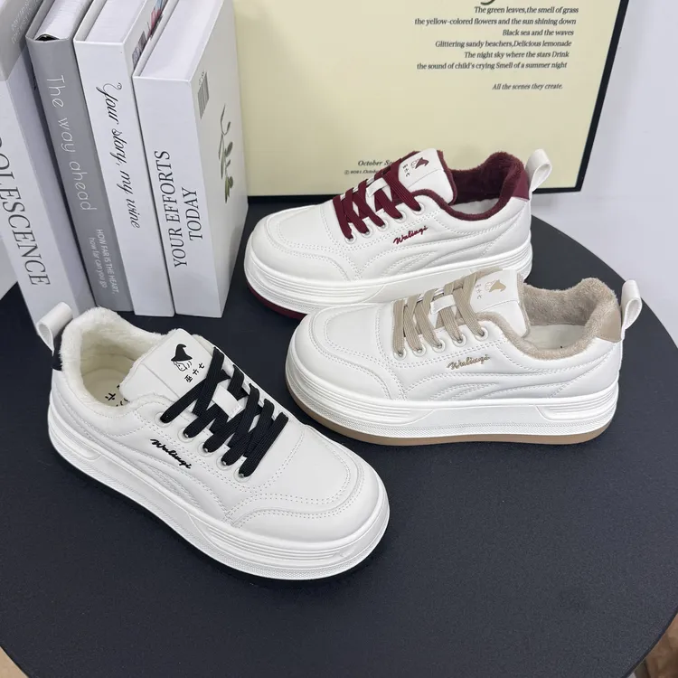 巫六七小白鞋女新款冬季加绒韩版保暖休闲鞋百搭时尚板鞋