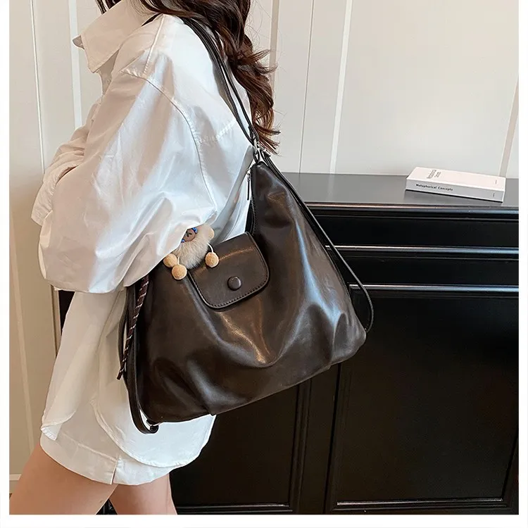 新款秋冬季新款大容量托特包百搭单肩斜挎通勤简约上班复古斜挎包