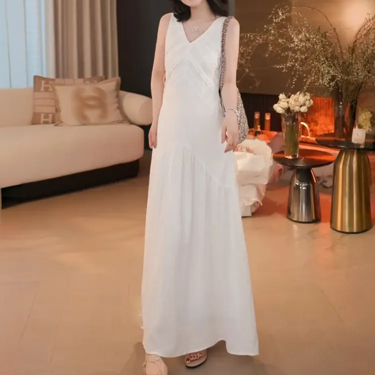 气质百搭休闲度假风连衣裙2025夏季新款优雅减龄无袖中长款休闲裙