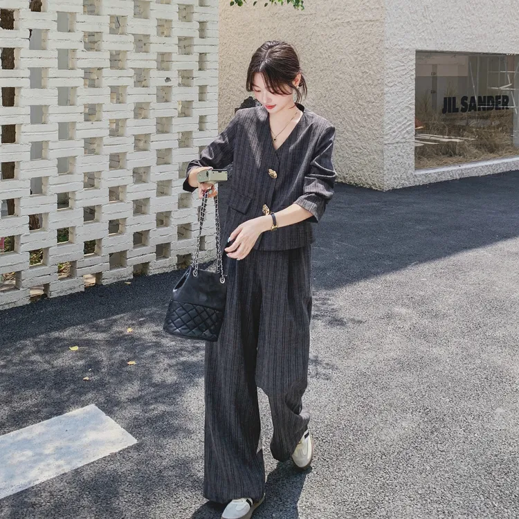 灰色条纹西装套装女秋季2025新款气质休闲轻熟风西服阔腿裤-1383