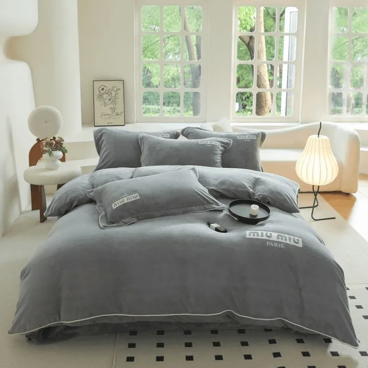 秋冬加绒加厚刺绣纯色牛奶绒四件套床裙款加厚双面绒床上用品轻奢