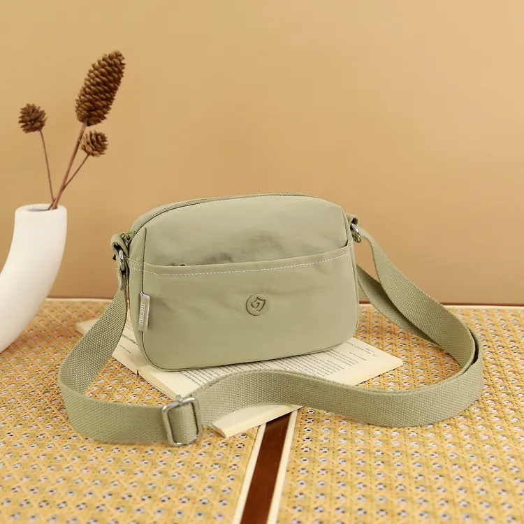 包包女夏季新款百搭休闲斜挎包多隔层手机包轻便单肩牛津布小方包