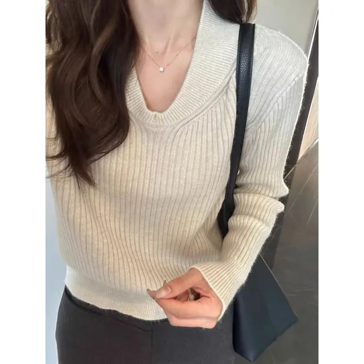 绝美！这种货闭眼收~V领针织打底衫女内搭秋冬高级感外穿韩系上衣