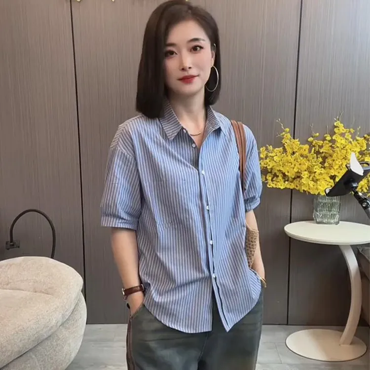 2025夏季新款女士欧货翻领蓝白条纹短袖衬衫小个子轻薄气质上衣服