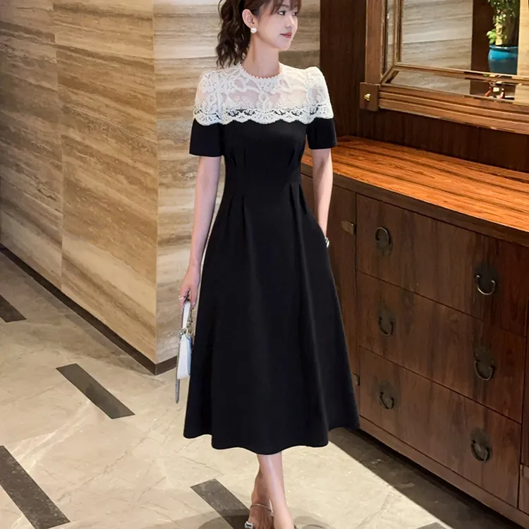 2025夏季新款高级感法式气质蕾丝拼接小黑裙遮肚显瘦A字连衣裙女