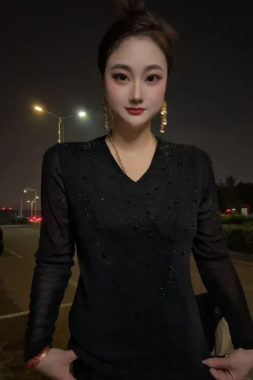 时尚显瘦早秋串珠满钻针织衫网红百搭
