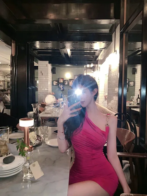 甜芯Sweet弗洛伊德配色斜肩连衣裙女荡领修身包臀收腰短裙子