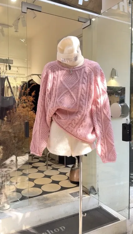 春秋新款小众炸街高级感韩版多巴胺粉色圆领慵懒风针织毛衣短裤