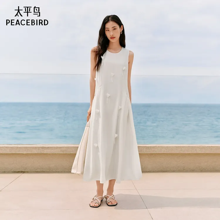 【商场同款】太平鸟立体花朵白色连衣裙女夏背心裙长裙A1FAG2632