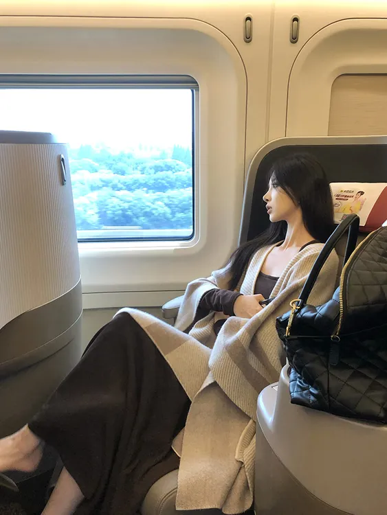 法式INS风休闲风欧美风时尚套装针织韩版加厚纯色网红百搭披肩