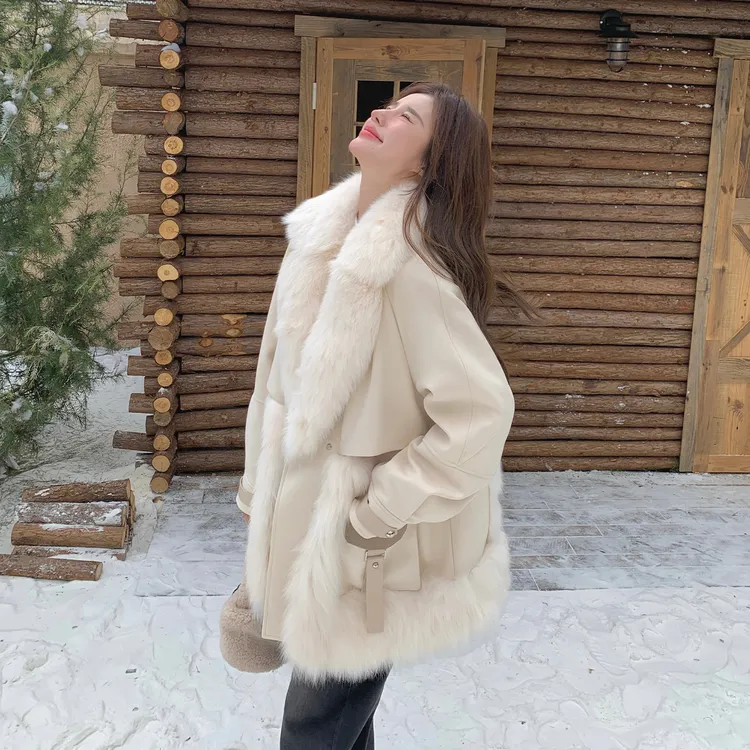 米白色高级感毛毛拼接羽绒服2025新款女冬保暖皮毛一体大毛领外套