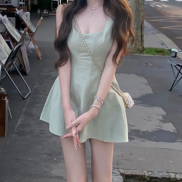 【bc天鹅系改良版】2025夏季新款纯欲甜美风简约性感吊带连衣裙女