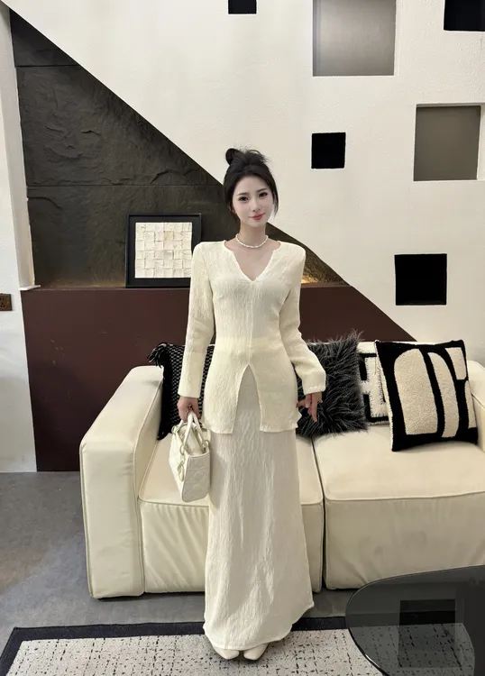 【喜】春夏长袖套装气质显瘦网红轻奢时尚法式网红开叉名媛设计师