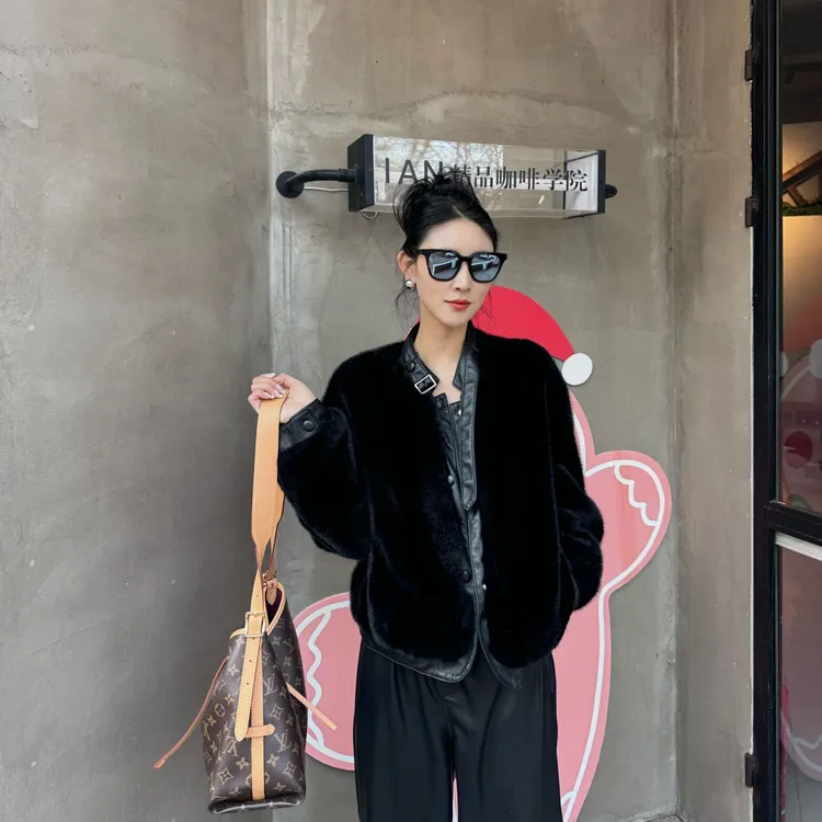 2025冬季新款”精致短款“显瘦减龄毛毛外套洋气机车款短外套黑色