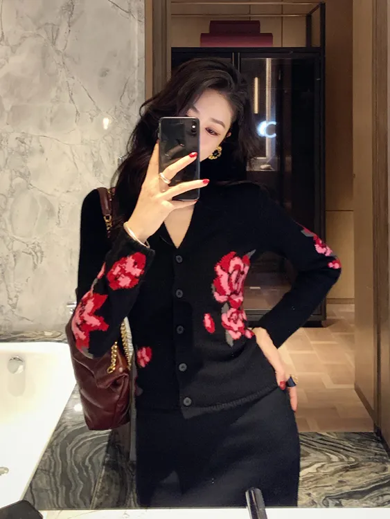 巨好看的早秋穿搭韩系漂亮小上衣气质绝美显瘦高级感黑色针织开衫