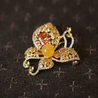 “肩上蝶”严选精品天然琥珀蜜蜡胸针 多样性发其一