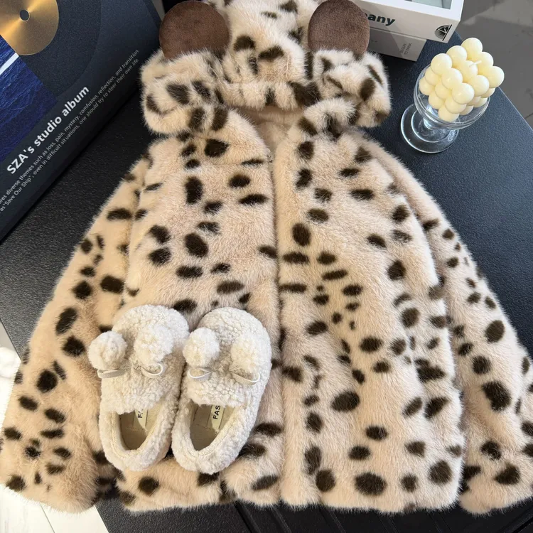 女童加绒外套秋冬季2025新款儿童洋气豹纹冬装宝宝连帽时髦毛毛衣