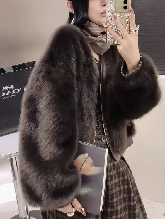 小香风水貂绒皮毛一体V领短外套女2025秋冬显瘦减龄环保皮草上衣