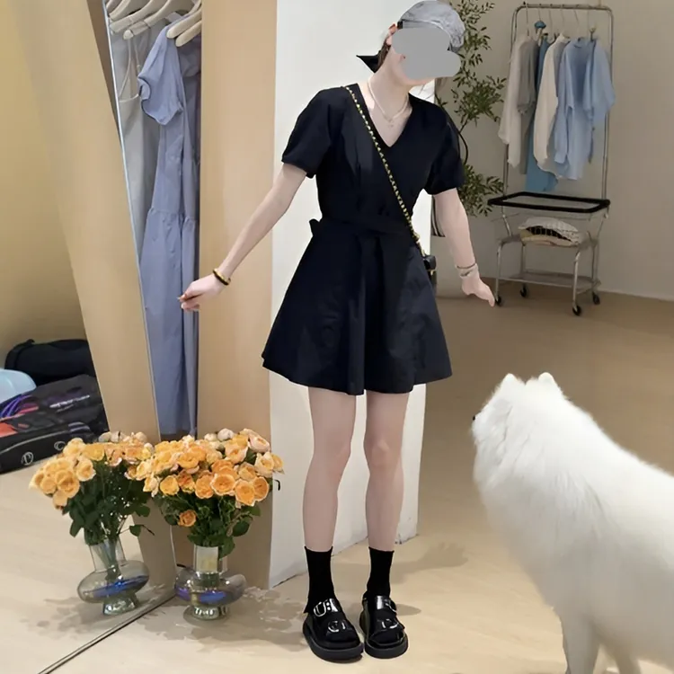 法式V领泡泡袖露背连衣裙女2025夏季新款网红爆款收腰显瘦A字短裙