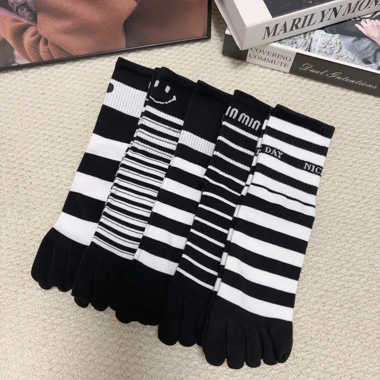 女士五指袜中筒运动分趾袜新款纯字母棉袜子学生袜