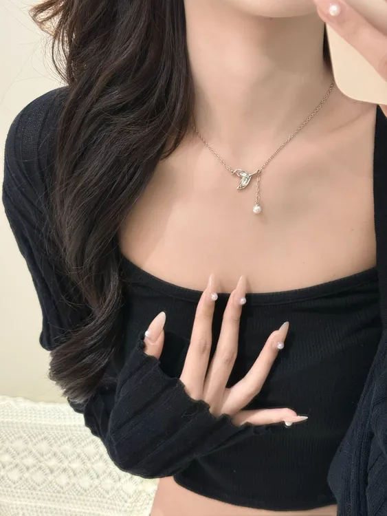 铜合金锆石吊坠 鱼尾流苏项链女新款轻奢小众设计高级感锁骨链