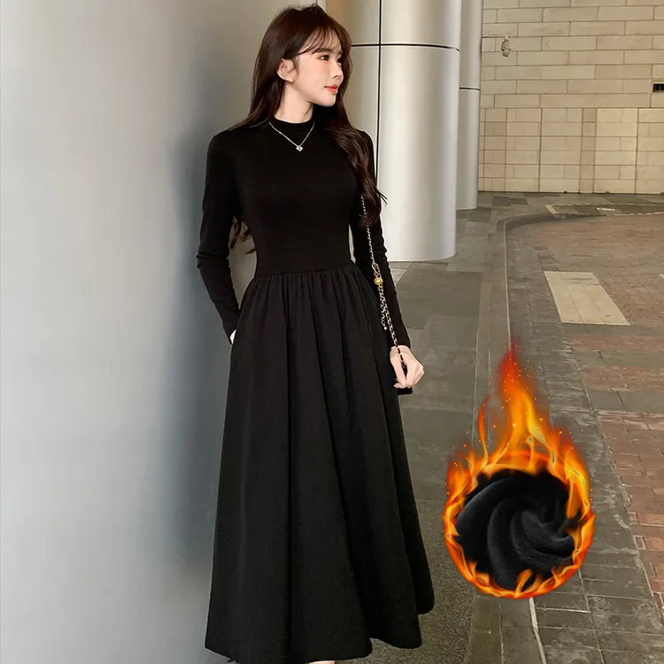 半高领赫本风小黑裙秋冬新款气质显瘦高级长裙内搭复古法式连衣裙