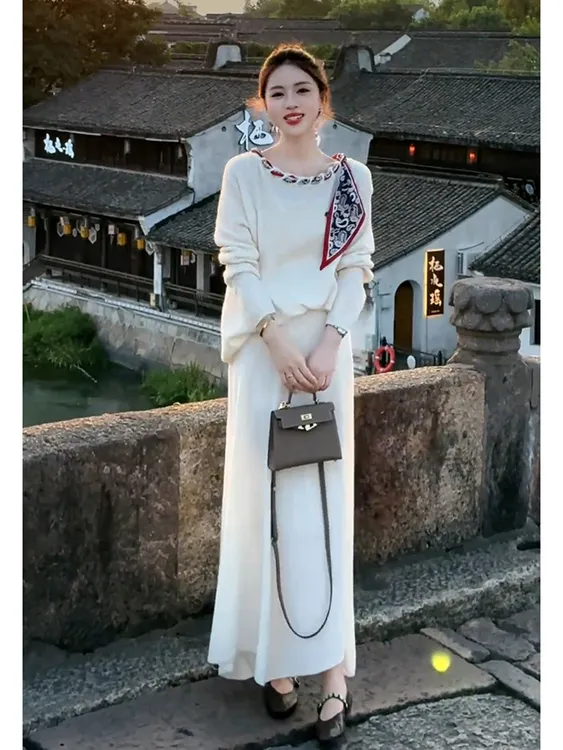 一整套慵懒风早秋季新款针织圆领白色上衣穿搭高腰半身裙两件套女